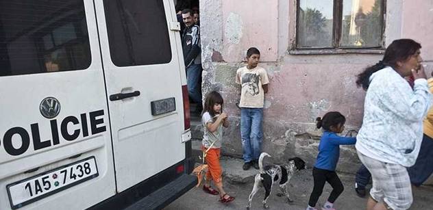 Bohatí Romové zneužívají sociální dávky. Noviny jsou nekompromisní