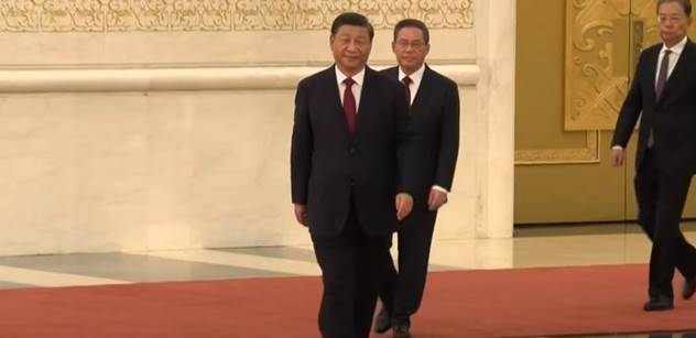 Těžké léto v Číně: Potíže kolem Si Ťin-pchinga. A ztratil se ministr