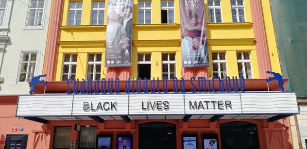 Hloupí lidé! Pražské divadlo podpořilo černochy. A lid promluvil