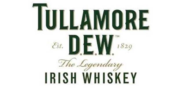 Tullamore D.E.W. irská whiskey připíjí na otevření nové palírny