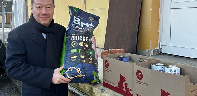 SPD: Místo politických přestřelek šel Okamura krmit pejsky do útulku