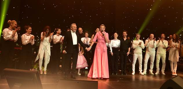 Karel Gott byl hvězdným hostem narozeninového koncertu Heleny Vondráčkové v Bratislavě