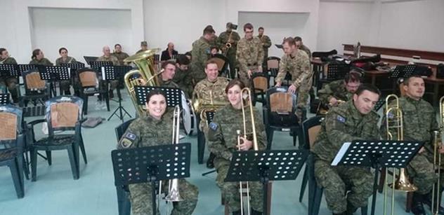 Čeští vojenští hudebníci budou učit hudbu na Balkáně